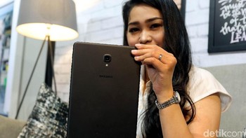 Samsung Electronics Indonesia kembali menghadirkan tablet terbaru mereka untuk konsumen di Indonesia, yakni Samsung Galaxy Tab A 2018.