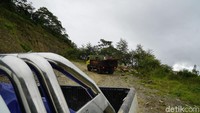 Kalau untuk titik rawan Manokwari-Anggi ada di Manser, Kampung Sakumi, Kampung Nenei, dan Gunung Merek. Titik rawan ini bisa berupa terdapat orang yang masih suka memalak pendatang dengan menggunakan senjata tajam (Masaul/detikTravel)