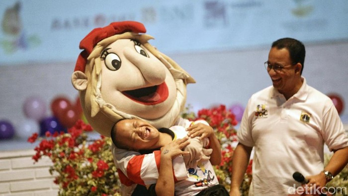 Gubernur DKI Jakarta Anies Baswedan hadir dalam peringatan Hari Anak Nasional di Dunia Fantasi (Dufan) Ancol. Mereka tampak senang bisa menjajal berbagai wahana.