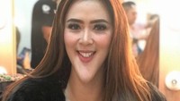 Tantangan tersebut dimulai dari kalangan para artis seperti Vega Darwanti. Dok. Instagram