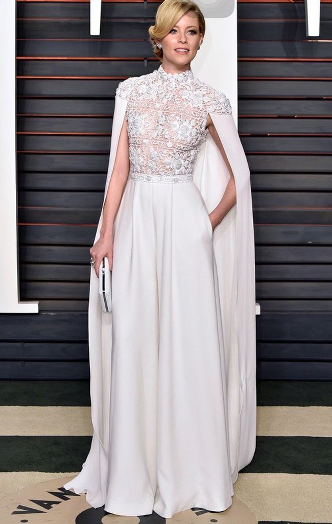 Jumpsuit dengan jubah seperti ini pun dapat dijadikan pilihan. Foto: Pinterest