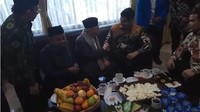 Nama Islamnya siapa? tanya Maruf. Namanya jadi Muhammad Eduardo Gomez, ucap seseorang di ruangan.