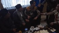 Asyhadu an Laa Ilaaha Illallah Wa Asyhadu Anna Muhammadan Rasuulullah. Saya bersaksi bahwa tiada Tuhan selain Allah dan saya bersaksi bahwa Nabi Muhammad SAW adalah utusan Allah, ucap Maruf yang diikuti Eduardo.