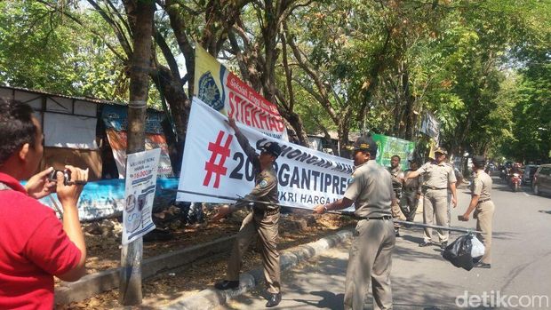 Tak Berizin, Spanduk Lamongan Menolak Tagar Ganti Presiden Dicopot