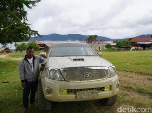 Kisah Sopir Pegaf: Bikin Jalan Sendiri hingga Bermalam di Hutan