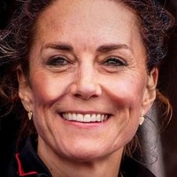 Kate Middleton di usia tua diprediksi terlihat seperti ini. Dr. De Silva mengatakan ketika berusia 61 tahun, Kate akan terlihat sedikit lebih tua dibandingkan Meghan Markle. Hal itu disebabkan saat masih muda, Kate kerap pesta-pesta sampai malam dan merokok, sehingga penuaan pun lebih cepat terjadi. Foto: Dok. Daily Mail