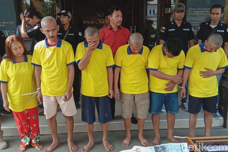 Suami-Istri Nekat Jual Pil Teler ke Pelajar Bandung Suami-Istri Nekat Jual Pil Teler ke Pelajar Bandung