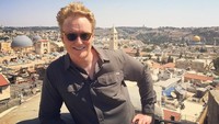 Conan bergaya di Tower of David Museum di Yerusalem. (teamcoco/Instagram)