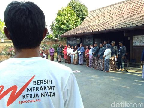 Di Makam Pendiri Mataram, Sajojo Doakan Jokowi Presiden Lagi