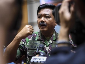 Foto Lama Berpose Jempol Diviralkan, Panglima TNI: Bertobatlah!