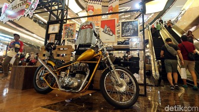 Motor Jokowi Mejeng di Kemang