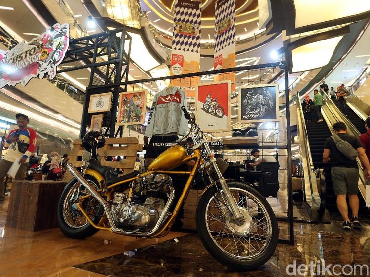 Motor Jokowi Mejeng di Kemang