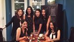 Cantik Menawan, Ini Istri Lukman Sardi Saat Kulineran Bareng Teman