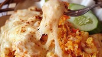 Ayam geprek dengan lelehan keju mozarella jadi menu favorit di kedai Ayam Berseri. Warung geprek yang sudah punya 9 cabang di Jakarta ini juga murah meriah mulai harga Rp 20 ribu. foto : instagram @anakjajan Foto: Instagram