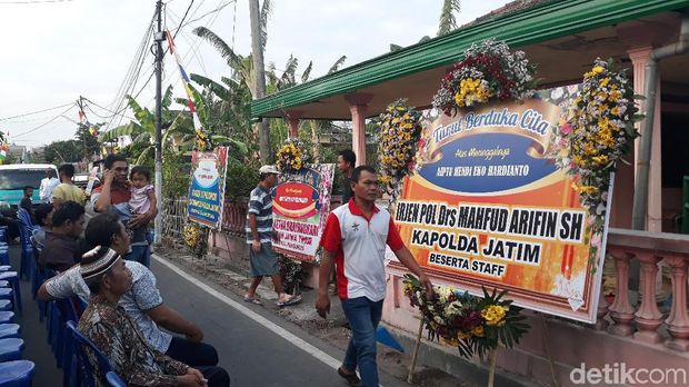 Suasana Duka Selimuti Rumah Brimob yang Tewas dalam Pengamanan RI 1