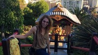 Beberapa kali, ia sering pergi traveling. Seperti ke Yamashiro Resto di Las Vegas. ( bonnieaarons1/Instagram)