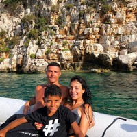 Pada November 2017 Georgina melahirkan anak Ronaldo. Meskipun sempat diisukan selingkuh saat Georgina tengah hamil, hubungan mereka tetap baik-baik saja. Foto: Instagram