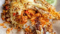 Warung ayam geprek AGJ Bang Samson ini dulunya terkenal dengan nama Geprek Jahanam Bang Samson. Seporsi nasi ayam geprek siap menjadi menu makan siang atau malam pecinta kuliner pedas. foto : instagram @warung.agj