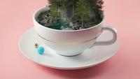  Tak hanya buah-buahan, Filip juga membuat 3D art bertema minuman. Salah satunya secangkir kopi ini. Ups, isinya ternyata bukanlah kopi. Melainkan hutan pinus lengkap dengan beberapa sungai. Kreatif! Foto: Instagram hoodass