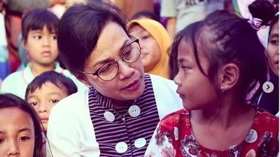 Sri Mulyani dan Anak-anak dalam Satu Bingkai Foto