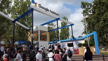 Google juga tampil berbeda dibanding brand-brand teknologi lainnya. Foto: Muhamad Imron Rosyadi/detikINET