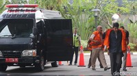 Lima dari 41 tersangka korupsi DPRD Kota Malang tiba di Gedung KPK Jakarta, Kamis (6/9/2018).