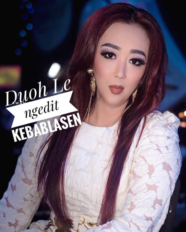 Soimah disebut-sebut jadi selebriti yang pertama kali memopulerkan tantangan ini. Lewat Instagram, komedian berusia 37 tahun ini pamer foto wajahnya yang jadi sangat lonjong dengan dagu lancip. Foto: Instagram