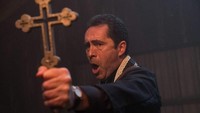 Meski banyak review yang kurang baik soal sinematografi hingga alur cerita The Nun. Dok. Warner Bros