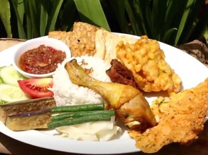 Daftar Tempat Makan Nasi Tempong Makassar, Kuliner Pedas Banyuwangi