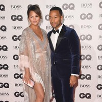 John Legend diakui tak hanya talentanya sebagai penyanyi, tapi juga selera gayanya. Kemarin, Rabu (5/9/2018), pelantun All of Me itu menyabet penghargaan Most Stylish Man atau pria termodis dalam ajang GQ Awards 2018 di London, Inggris. Penghargaan tersebut dipersembahkan oleh Hugo Boss. (Foto: Getty Images)