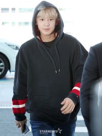 Tampil Tanpa Makeup, Chanyeol EXO Dikritik Netizen Terlihat Tua