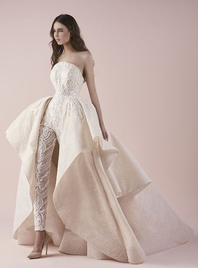 Serupa dengan pilihan sebelumnya, jumsuit ini juga hadir dengan aksen yang membuatnya serupa ballgown. Foto: Pinterest