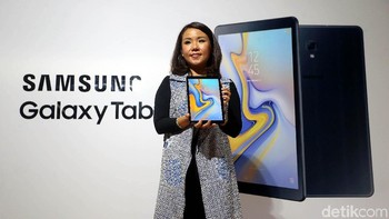 Samsung Galaxy Tab A 2018 ini memiliki layar lebih lebar 10,5 inci dengan desain bezel yang semakin ramping tanpa ada tombol (keyless).