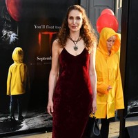 Bonnie Aarons dikenal akan wajahnya yang unik. Namun dalam setiap wawancara yang dilakukannya, Bonnie sering mengatakan dirinya selalu meyakini bahwa wajah uniknya, terutama hidungnya tidak akan bisa membuatnya berkarier di dunia akting. Nyatanya kini dia sudah membintangi lebih dari 20 judul film. (Foto: Getty Images)