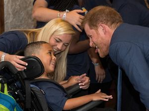 Momen Manis Pangeran Harry Bareng Anak-anak Berpenyakit Serius
