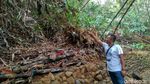 Foto: Ritual Lempar Celana Dalam yang Aneh di Ciamis
