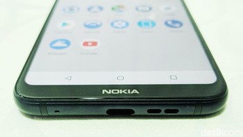 Sementara di bawah terdapat port USB type C dan speaker. (Foto: detikINET/Adi Fida Rahman)