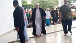 Mesranya Kartika Putri dan Habib Usman, Gandengan Terus!