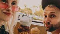 Pemilik nama lengkap Hayley Nichole Williams ini sama seperti wanita pada umumnya. Ia juga menyukai es krim. Waffle bertopping satu skop es krim cokelat dan vanilla jadi pilihannya kala itu. Foto: Istimewa