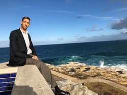 Kisah Manusia Tertinggi Sulit Dapat Pacar, Keliling Dunia untuk Cari Istri