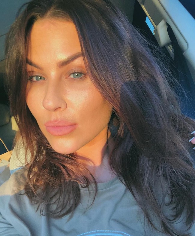 Jade mengaku merasa tak percaya diri dengan bibir tipisnya selama bertahun-tahun. Hingga enam tahun ke belakang ini ia selalu suntik filler untuk mendapatkan tampilan bibir yang bervolume.  Foto: Instagram (@jadekaty)