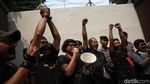 Aksi Tutup Mulut Wartawan saat Demo di Kedubes Myanmar
