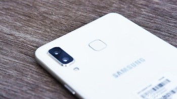 Terdapat kamera ganda berukuran 16 MP dan 24 MP. Selain itu terdapat sensor sidik jari. Foto: Adi Fida Rahman/detikINET