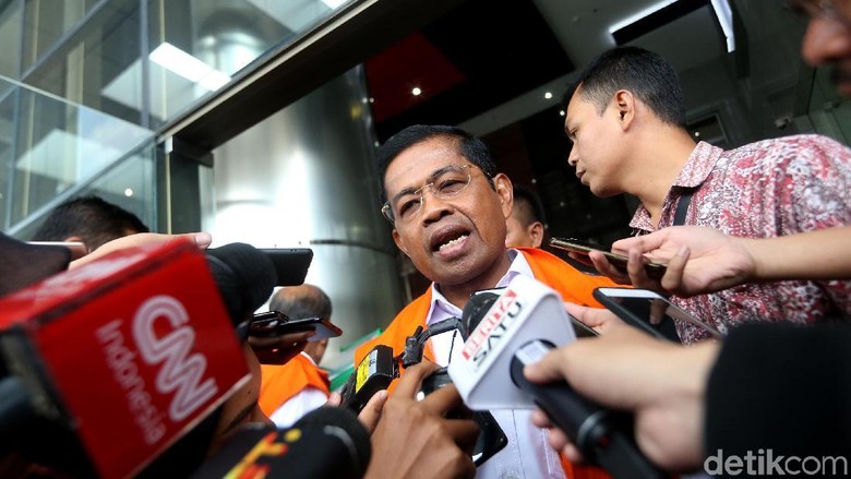 Kasus Suap PLTU Riau-1, Idrus Bantah Diberi SGD 50 Ribu untuk Umrah Kasus Suap PLTU Riau-1, Idrus Bantah Diberi SGD 50 Ribu untuk Umrah