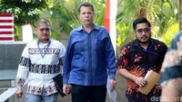 Rickard Philip Cecil kembali dipanggil KPK. Bos perusahaan Blackgold Natural Resource itu tampak berkemeja berwarna biru saat tiba di gedung KPK, Jakarta, Jumat (7/9/2018).
