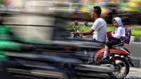Kebiasaan buruk ini muncul kembali usai pelaksanaan Asian Games 2018, karena sudah tak ada lagi petugas lalu lintas yang berjaga di sekitar itu.