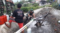 Setelah prajurit TNI bersama warga memperbaiki saluran air yang rusak itu, kini warga dapat memanfaatkan air bersih untuk kebutuhan sehari-hari. Istimewa/Dok. Pangkogasgabpad Lombok