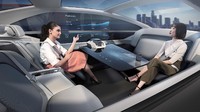 Volvo tengah memperkenalkan mobil konsep otonom mereka. Foto: Pool (Autoevolution)