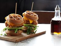 Waffle Burger hingga Waffle Sushi yang Punya Bentuk dan Rasa Unik