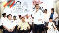 Jokowi mengumumkan ketua timses dengan didampingi KH Maruf Amin, Jusuf Kalla, dan para sekjen parpol koalisi.